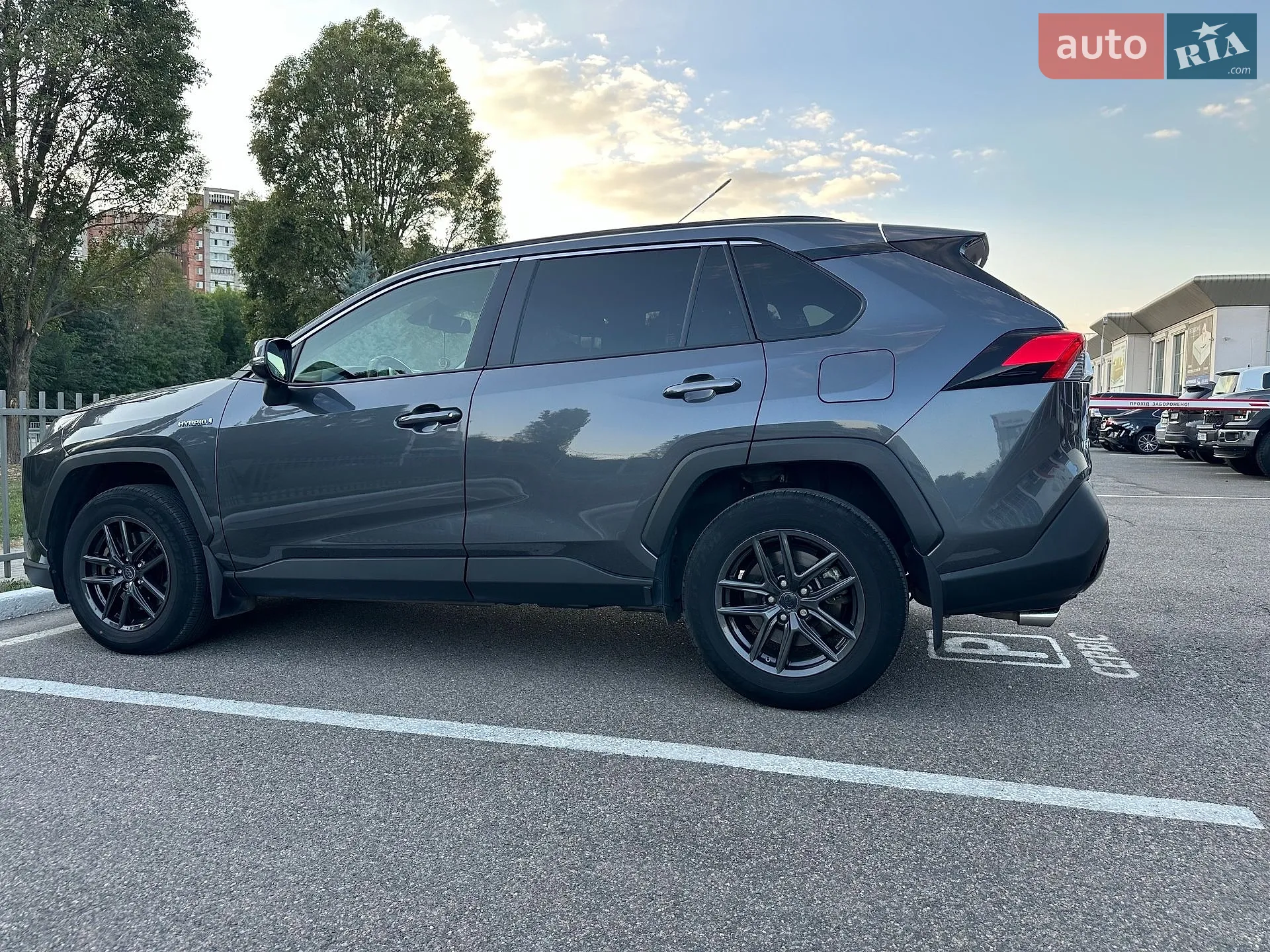 2020 Toyota RAV 4 - фото 1