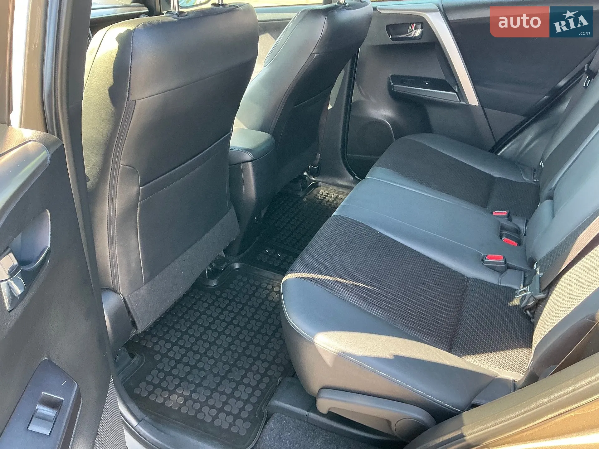 2016 Toyota RAV 4 - мініатюра 17