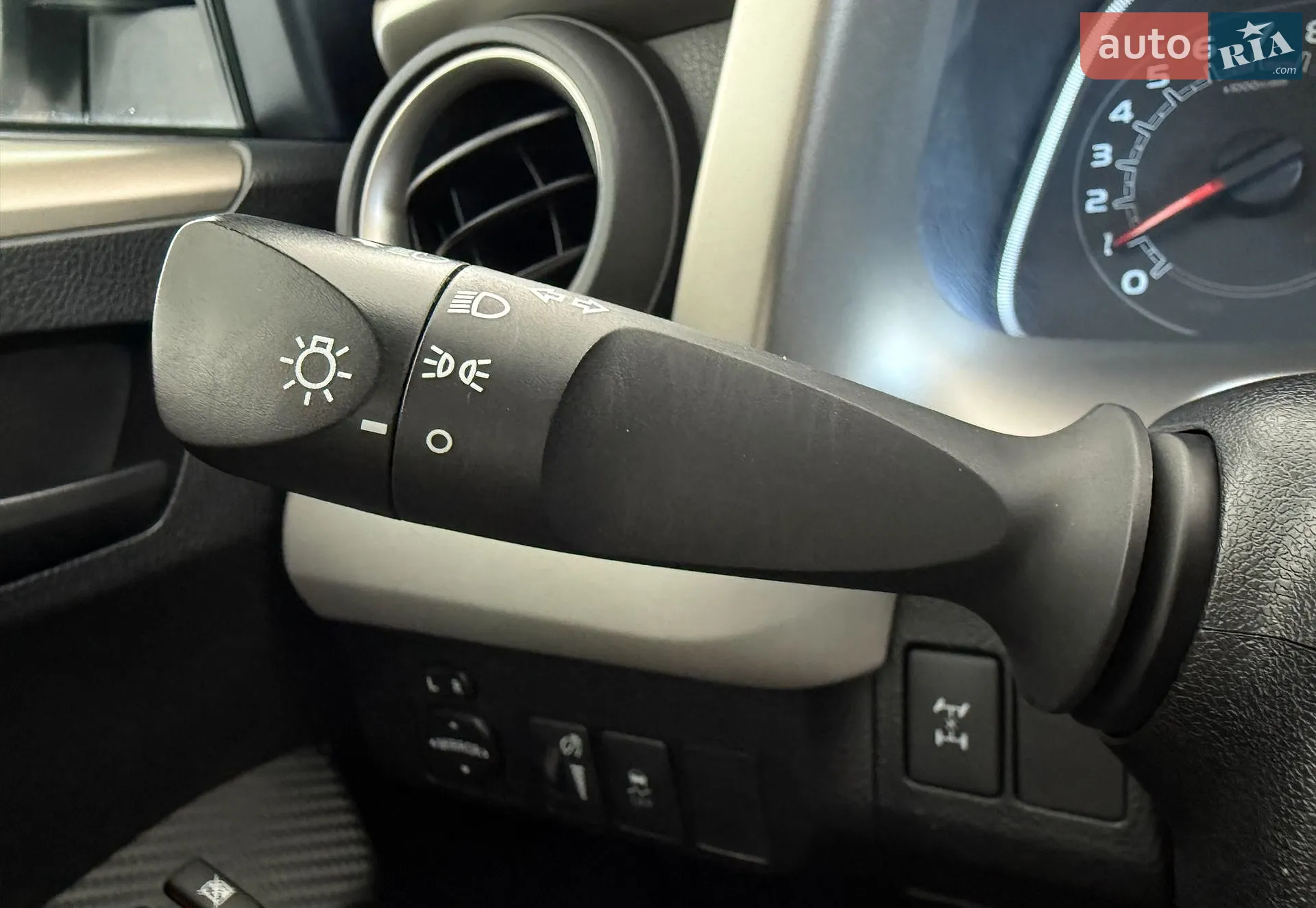 2013 Toyota RAV 4 - мініатюра 16
