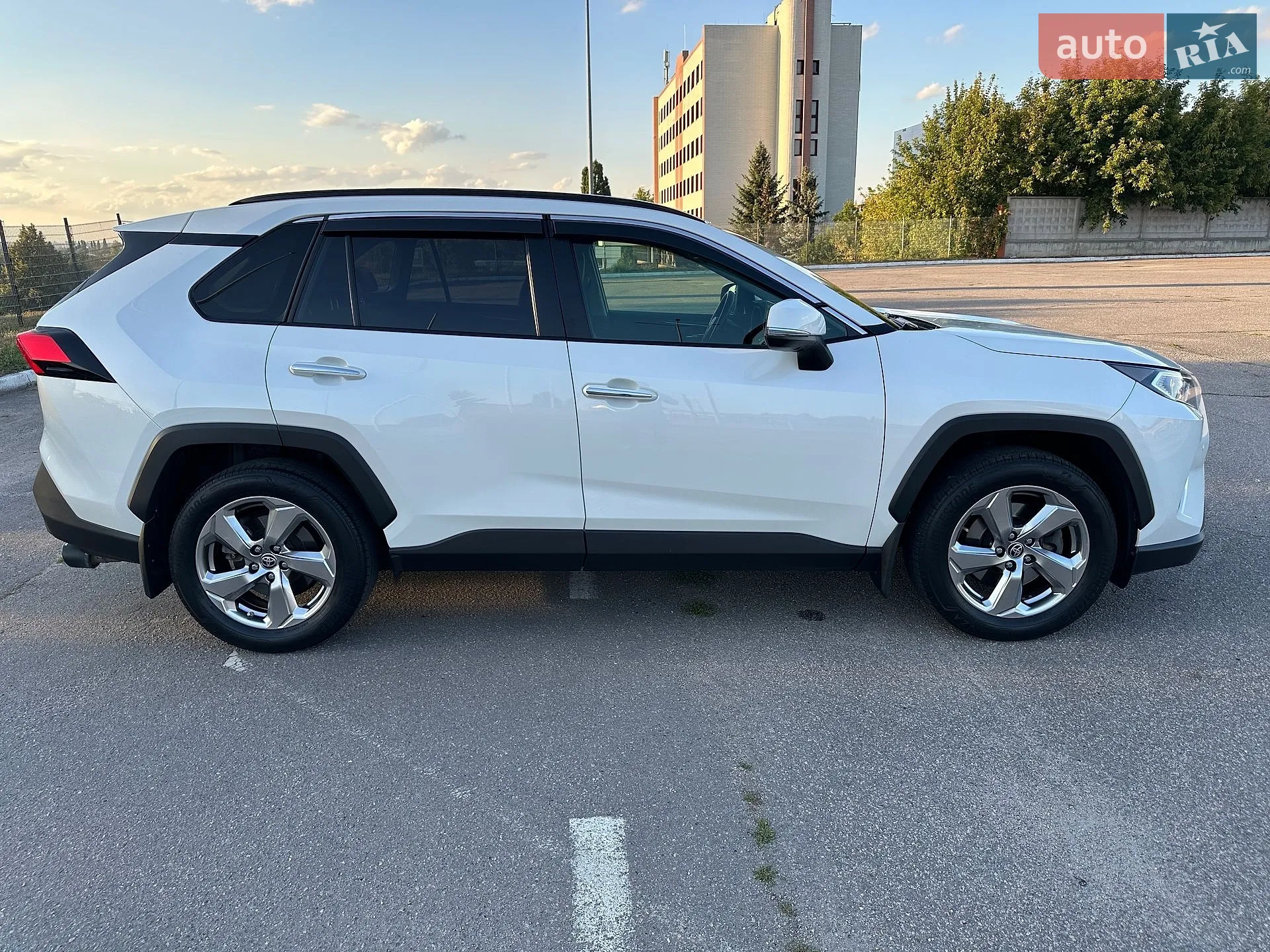 2021 Toyota RAV 4 - мініатюра 5