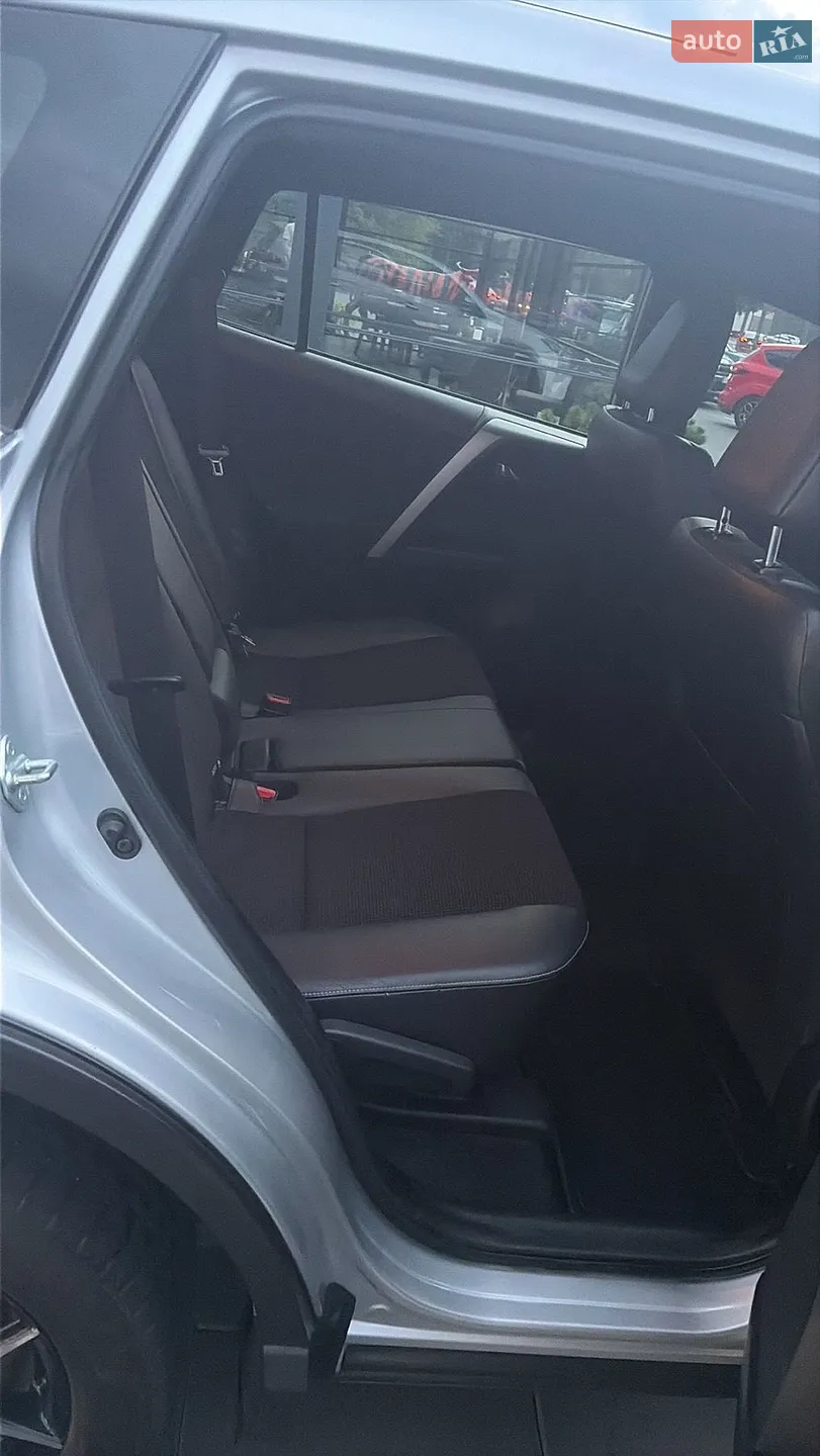 2016 Toyota RAV 4 - мініатюра 16