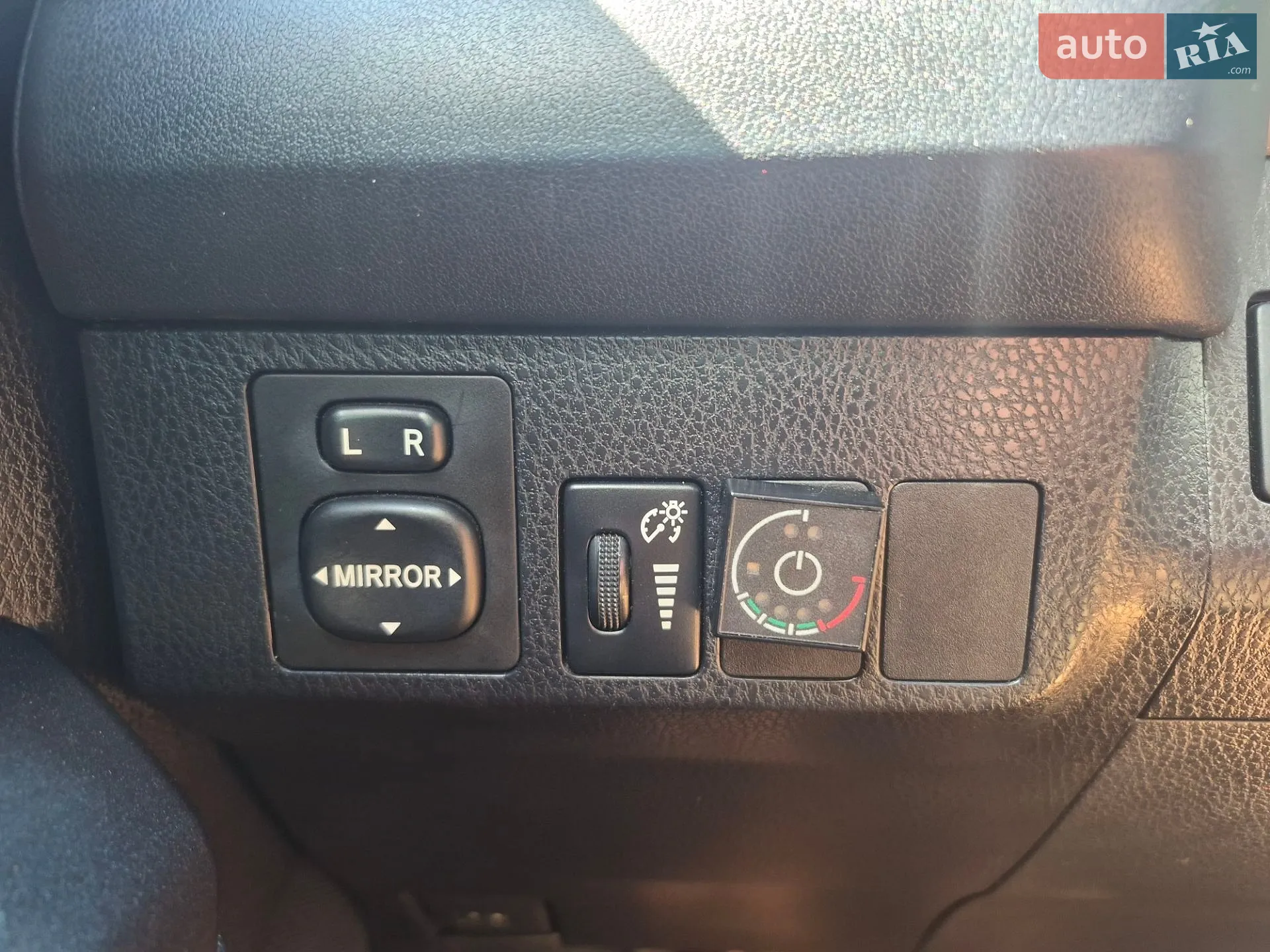 2016 Toyota RAV 4 - мініатюра 16