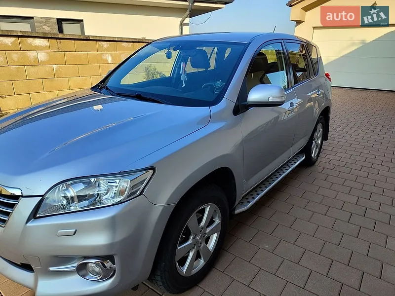 Toyota RAV4 2011