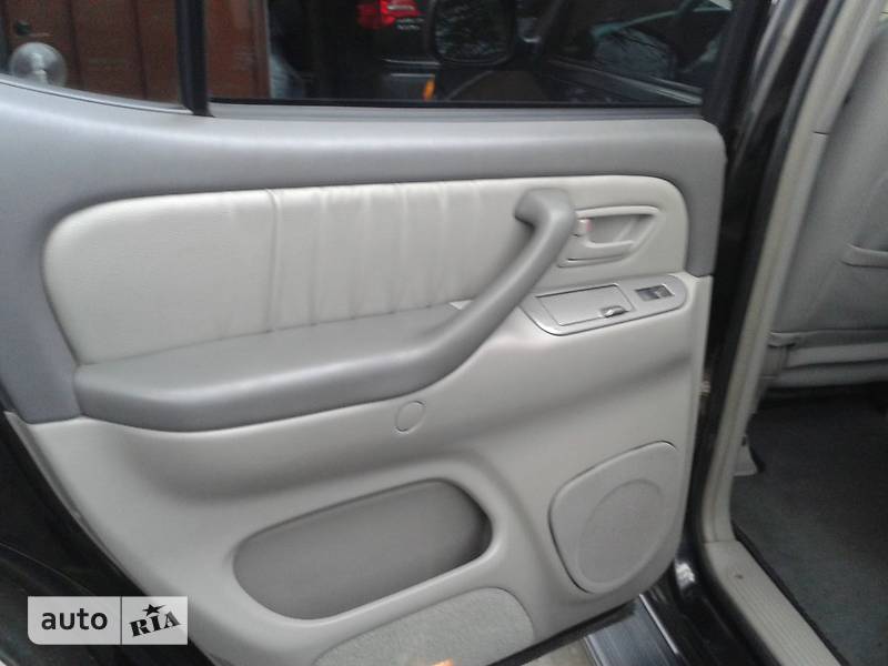 Внедорожник / Кроссовер Toyota Sequoia 2004 в Днепре