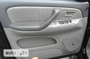 Внедорожник / Кроссовер Toyota Sequoia 2004 в 