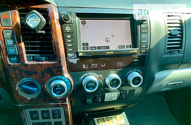 Внедорожник / Кроссовер Toyota Sequoia 2008 в Кривом Роге