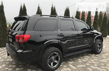 Внедорожник / Кроссовер Toyota Sequoia 2014 в 