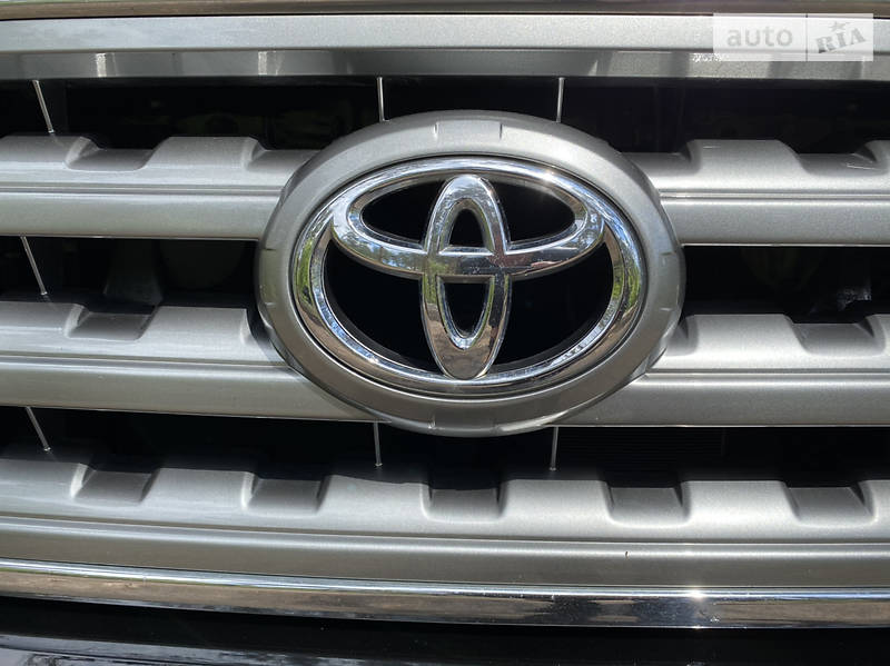 Позашляховик / Кросовер Toyota Sequoia 2009 в Києві