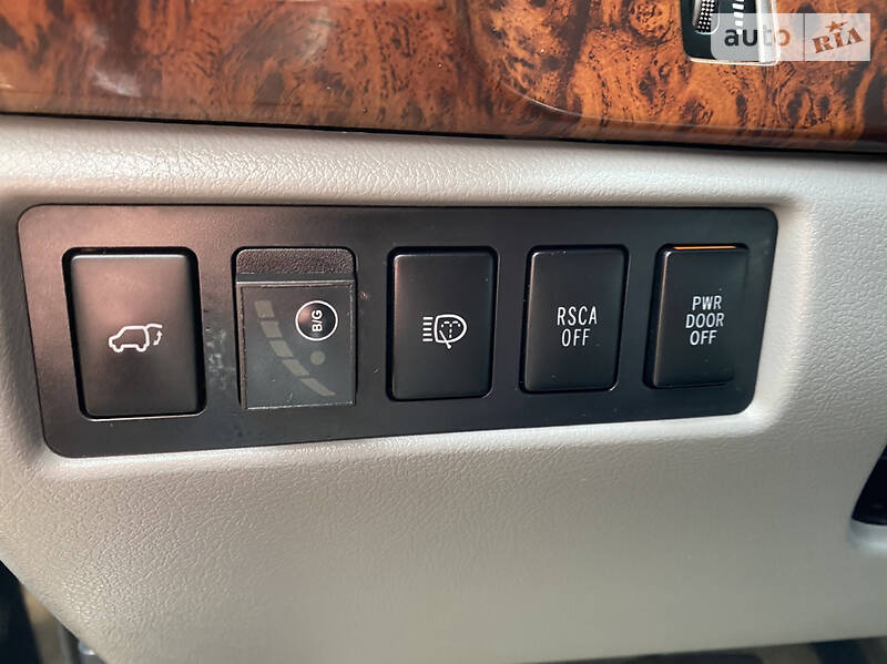 Позашляховик / Кросовер Toyota Sequoia 2009 в Києві