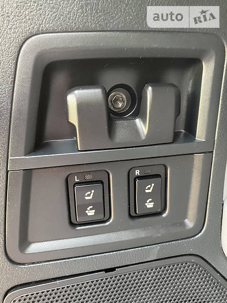 Позашляховик / Кросовер Toyota Sequoia 2009 в Києві