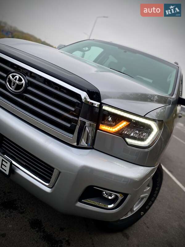 Внедорожник / Кроссовер Toyota Sequoia 2017 в Виннице