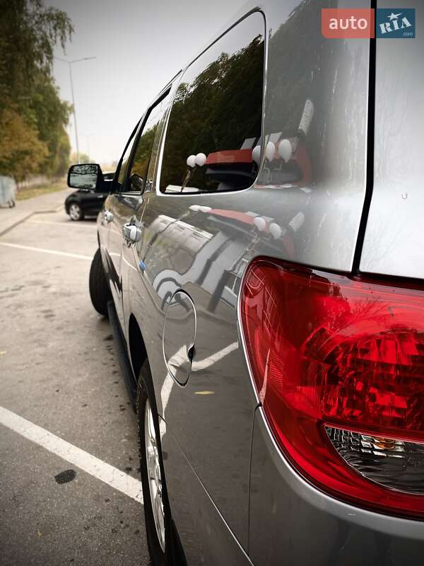 Внедорожник / Кроссовер Toyota Sequoia 2017 в Виннице