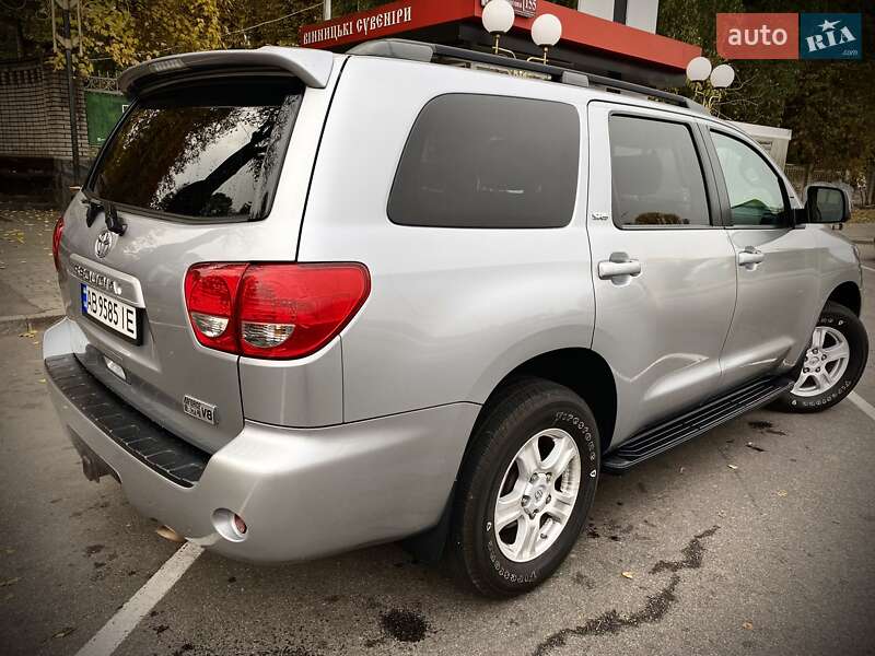Внедорожник / Кроссовер Toyota Sequoia 2017 в Виннице