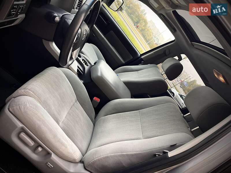 Внедорожник / Кроссовер Toyota Sequoia 2017 в Виннице