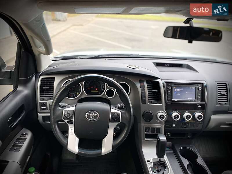 Внедорожник / Кроссовер Toyota Sequoia 2017 в Виннице