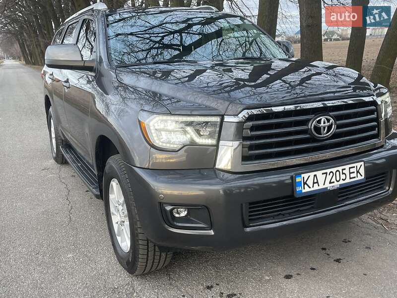 Внедорожник / Кроссовер Toyota Sequoia 2017 в Киеве