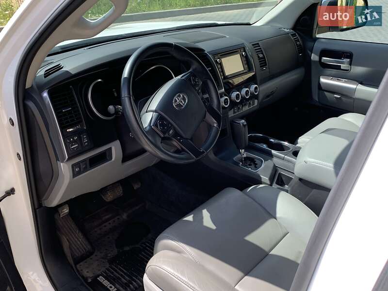 Позашляховик / Кросовер Toyota Sequoia 2017 в Хмельницькому