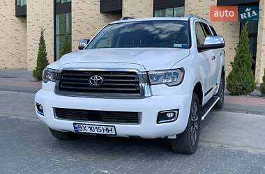 Внедорожник / Кроссовер Toyota Sequoia 2017 в 