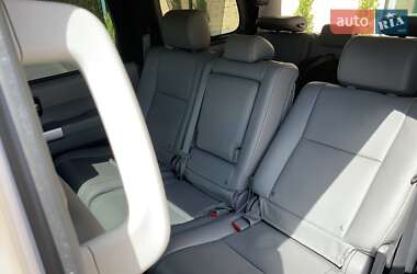 Внедорожник / Кроссовер Toyota Sequoia 2017 в 