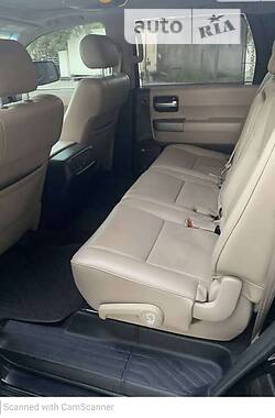 Позашляховик / Кросовер Toyota Sequoia 2016 в Ужгороді