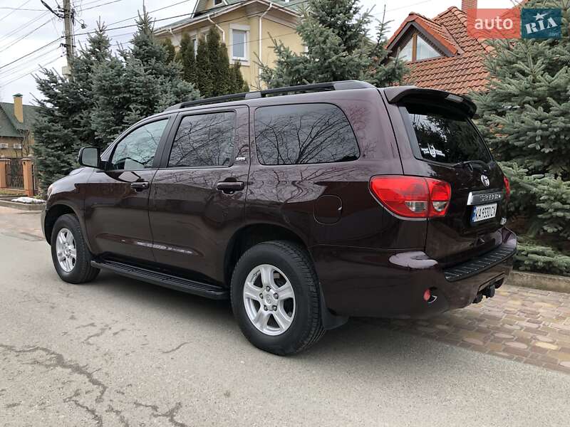 Внедорожник / Кроссовер Toyota Sequoia 2012 в Киеве