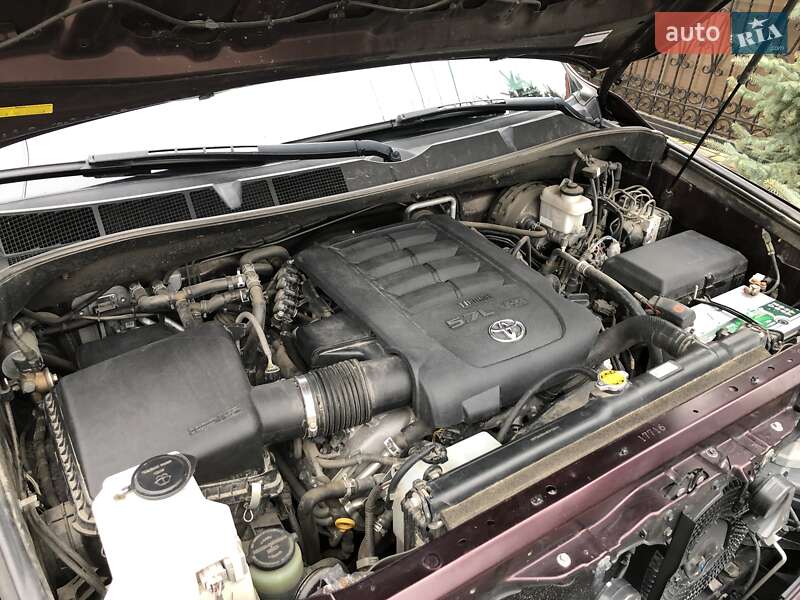 Внедорожник / Кроссовер Toyota Sequoia 2012 в Киеве