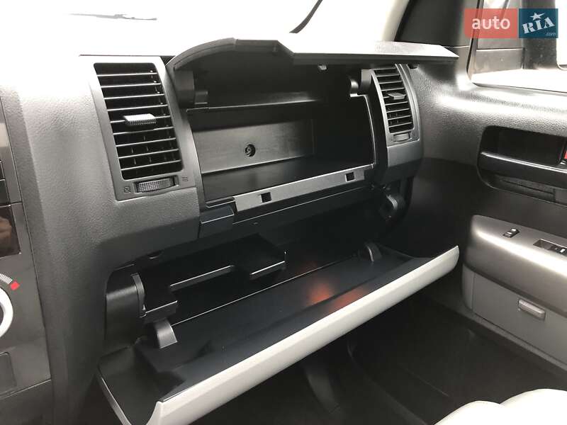 Внедорожник / Кроссовер Toyota Sequoia 2012 в Киеве