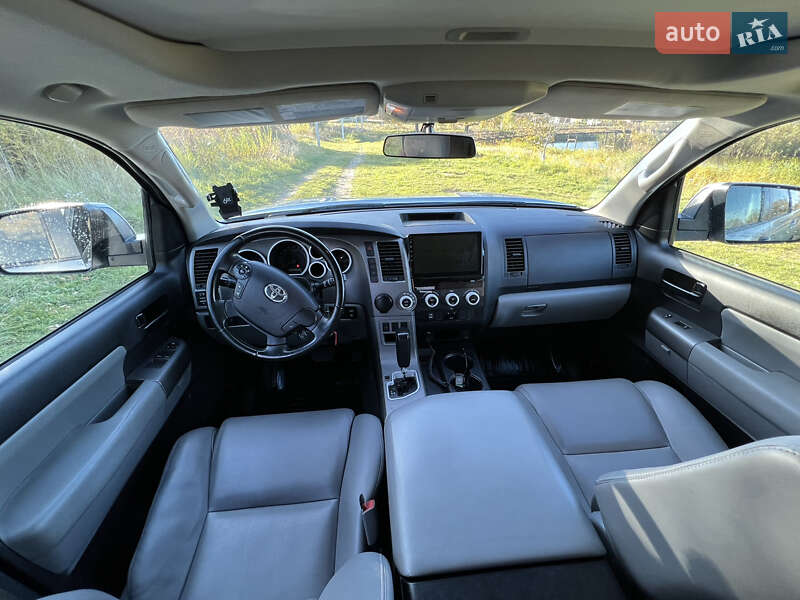 Позашляховик / Кросовер Toyota Sequoia 2012 в Дрогобичі