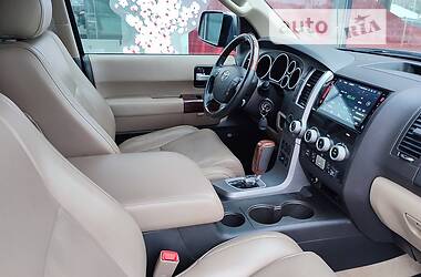 Універсал Toyota Sequoia 2010 в 