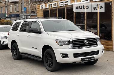Внедорожник / Кроссовер Toyota Sequoia 2019 в 