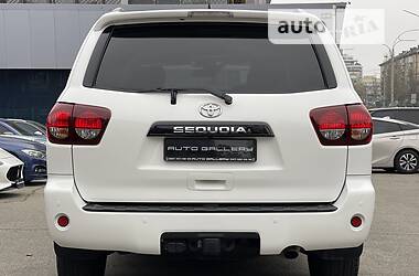 Внедорожник / Кроссовер Toyota Sequoia 2019 в 