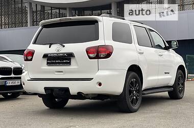 Внедорожник / Кроссовер Toyota Sequoia 2019 в 