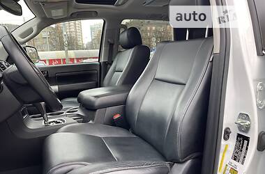 Внедорожник / Кроссовер Toyota Sequoia 2019 в 