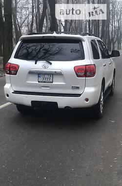 Внедорожник / Кроссовер Toyota Sequoia 2017 в Черновцах