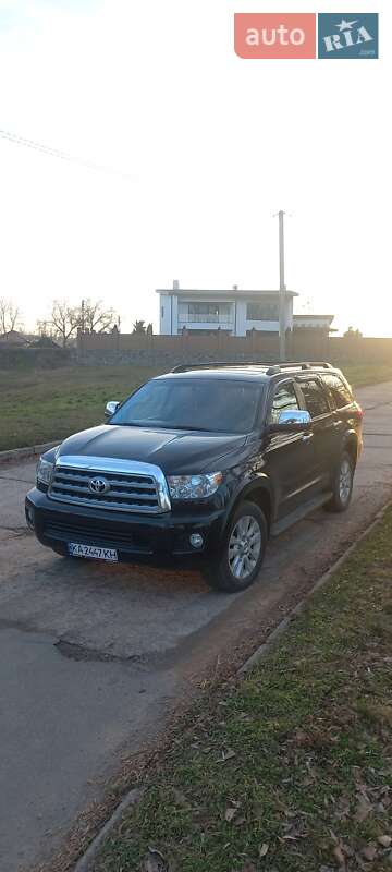 Внедорожник / Кроссовер Toyota Sequoia 2013 в Верхнеднепровске