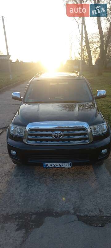 Внедорожник / Кроссовер Toyota Sequoia 2013 в Верхнеднепровске
