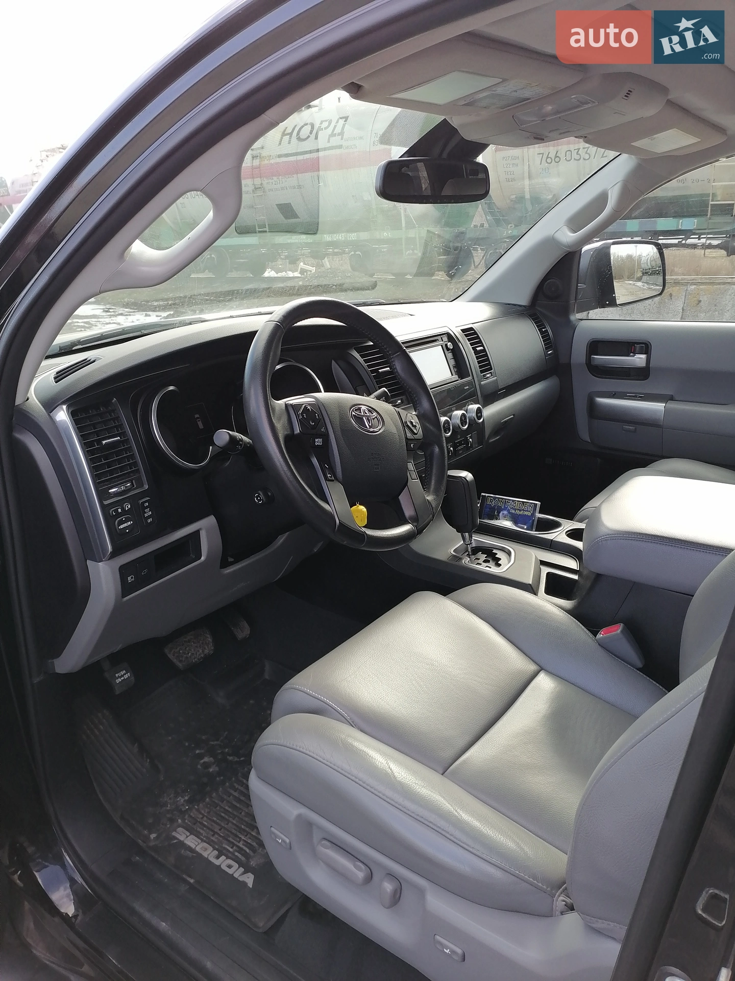 2019 Toyota Sequoia - мініатюра 12