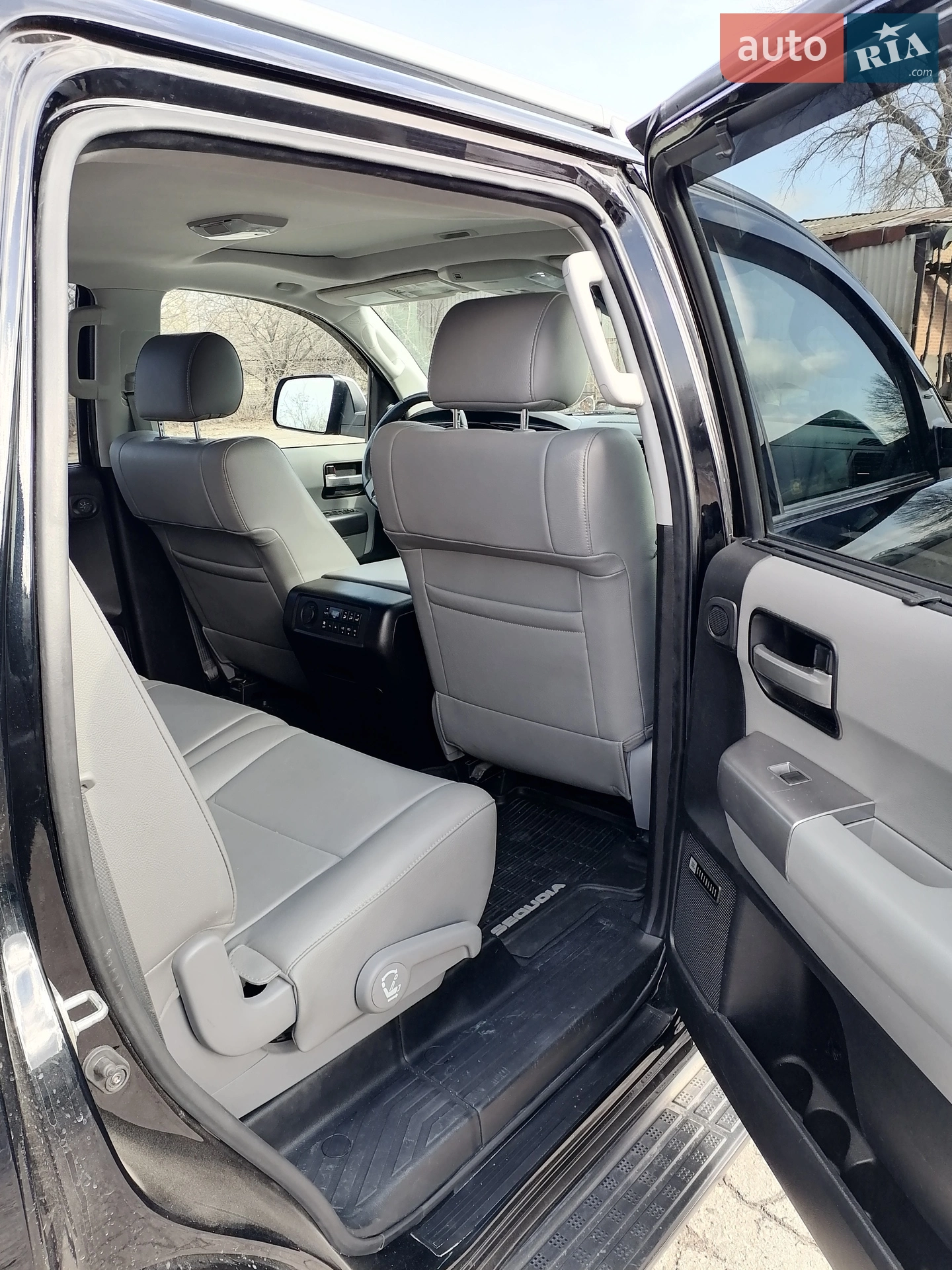 2019 Toyota Sequoia - мініатюра 10