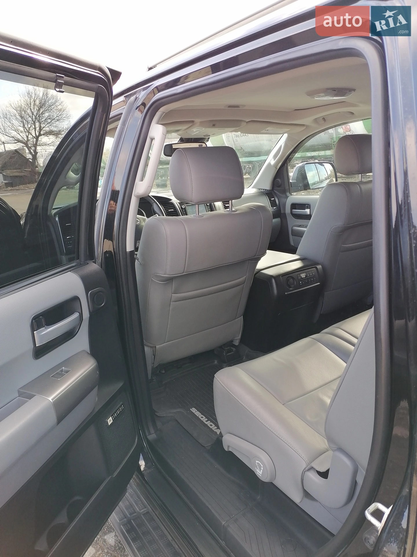 2019 Toyota Sequoia - мініатюра 13
