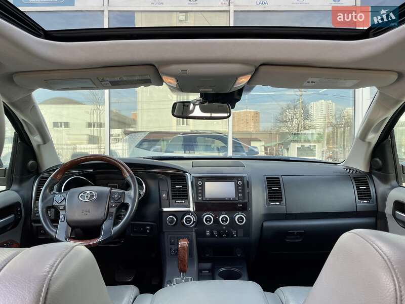 Внедорожник / Кроссовер Toyota Sequoia 2017 в Одессе