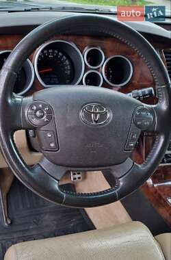 Внедорожник / Кроссовер Toyota Sequoia 2008 в 