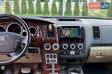 Внедорожник / Кроссовер Toyota Sequoia 2008 в 
