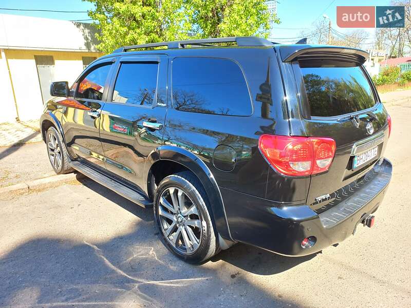Внедорожник / Кроссовер Toyota Sequoia 2011 в Николаеве