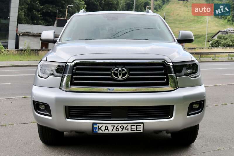 Внедорожник / Кроссовер Toyota Sequoia 2017 в Киеве