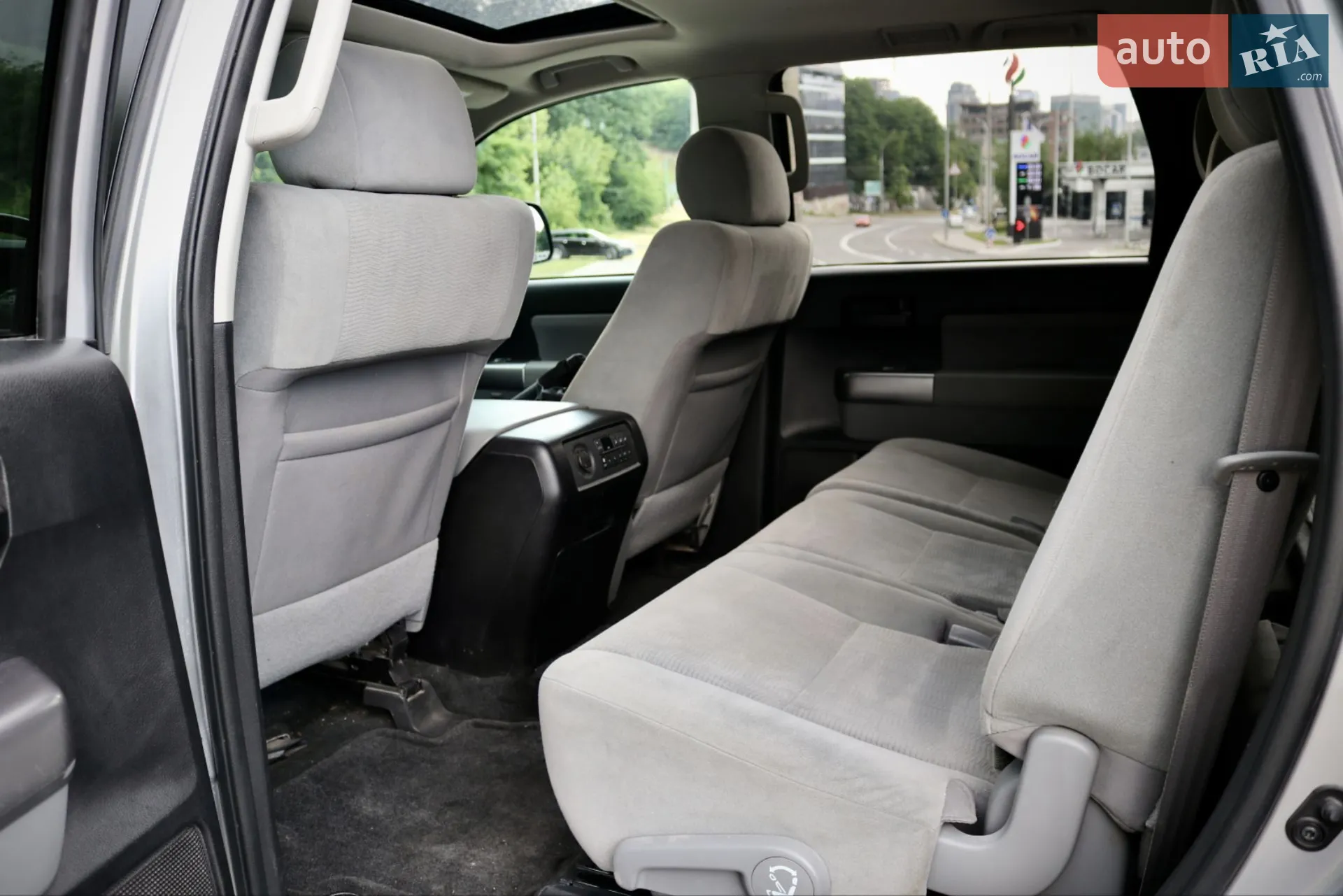 2017 Toyota Sequoia - мініатюра 21