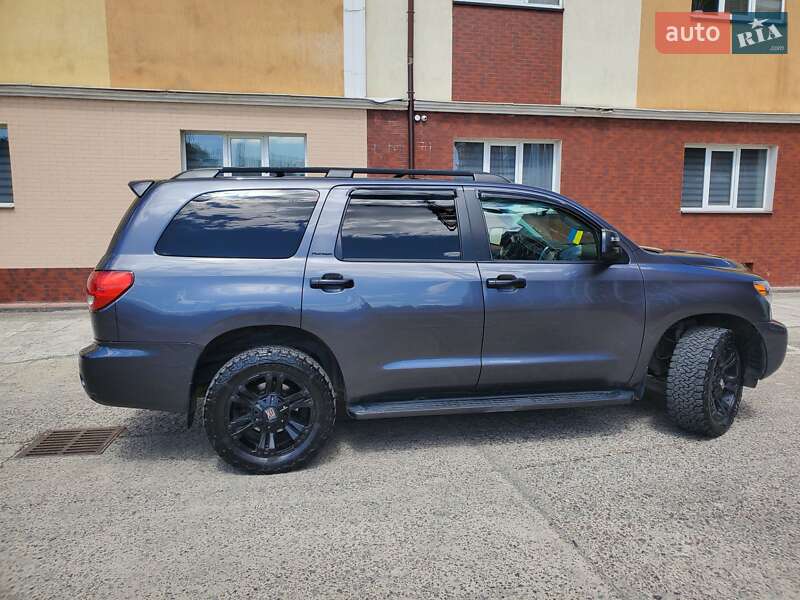 Внедорожник / Кроссовер Toyota Sequoia 2017 в Львове