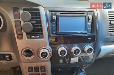 Позашляховик / Кросовер Toyota Sequoia 2017 в Львові