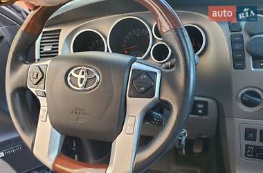 Позашляховик / Кросовер Toyota Sequoia 2017 в Львові