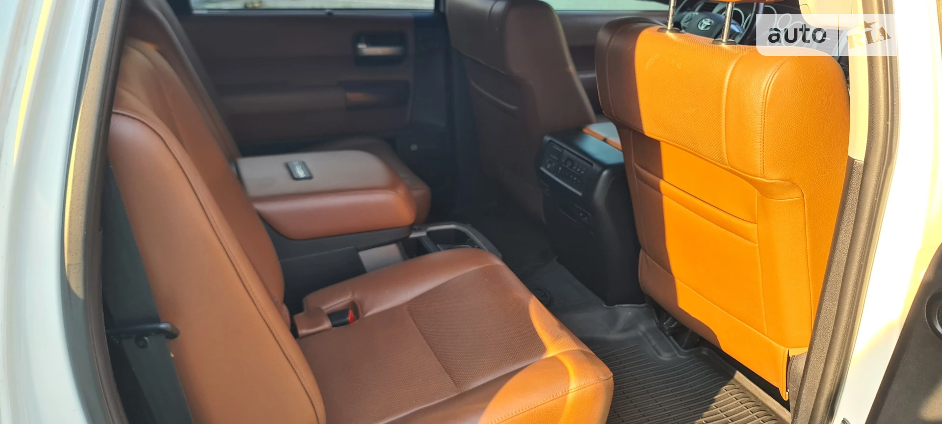 2016 Toyota Sequoia - мініатюра 16