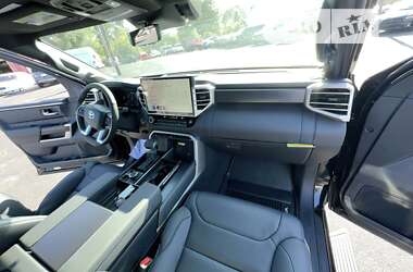 Внедорожник / Кроссовер Toyota Sequoia 2024 в 